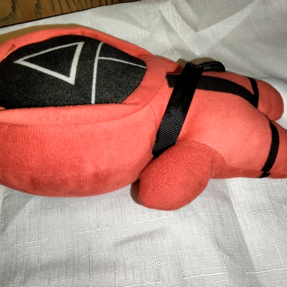 9" Squid game triangle plushie - Picture 5 of 7